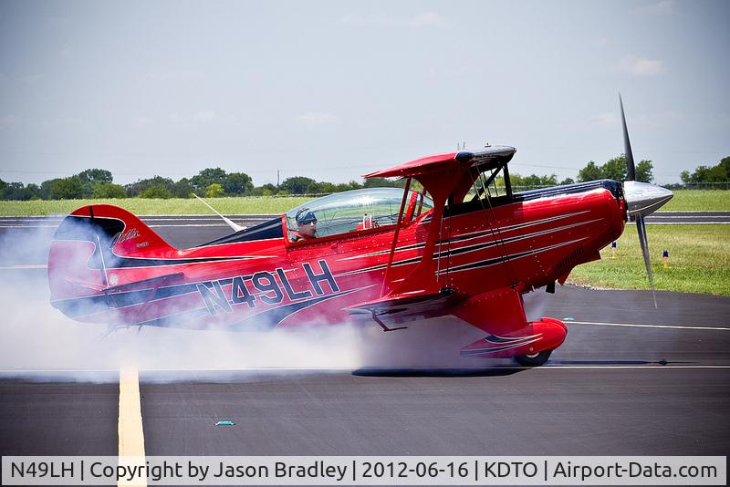 N49LH, 1992 Aviat Pitts S-2B Special C/N 5242, Taken at the Denton, TX air show.