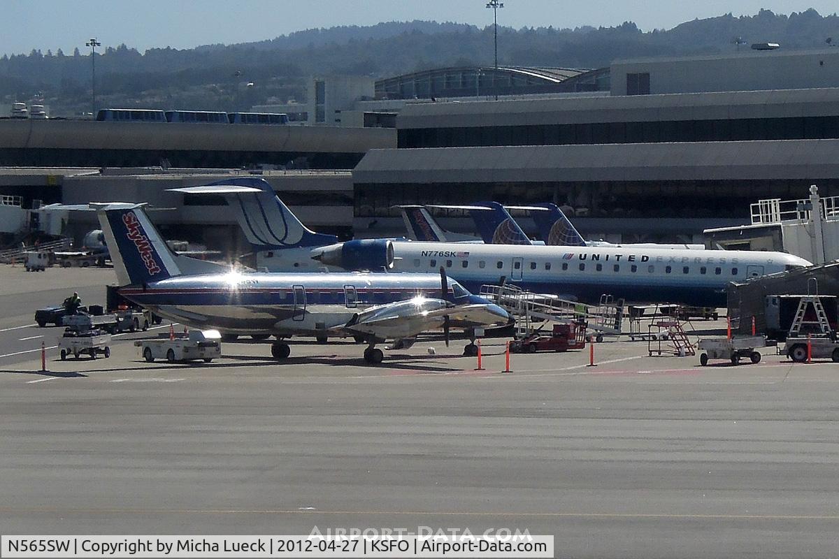 N565SW, 1998 Embraer EMB-120ER Brasilia C/N 120340, At San Francisco
