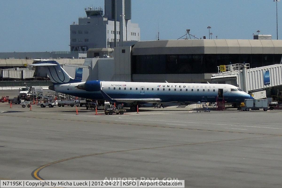 N719SK, 2004 Bombardier CRJ-701ER (CL-600-2C10) Regional Jet C/N 10188, At San Francisco
