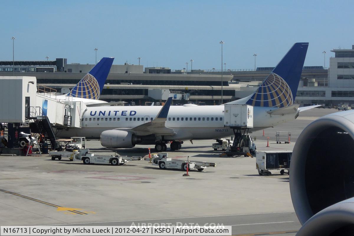 N16713, 1998 Boeing 737-724 C/N 28784, At San Francisco