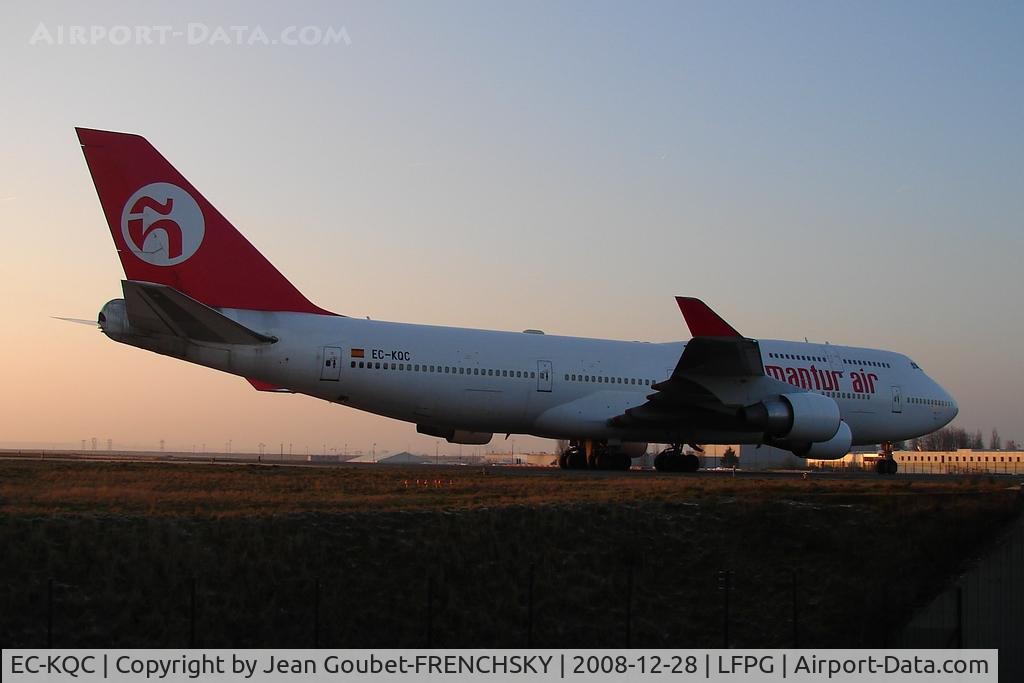 EC-KQC, 1994 Boeing 747-412 C/N 26549, au petit matin