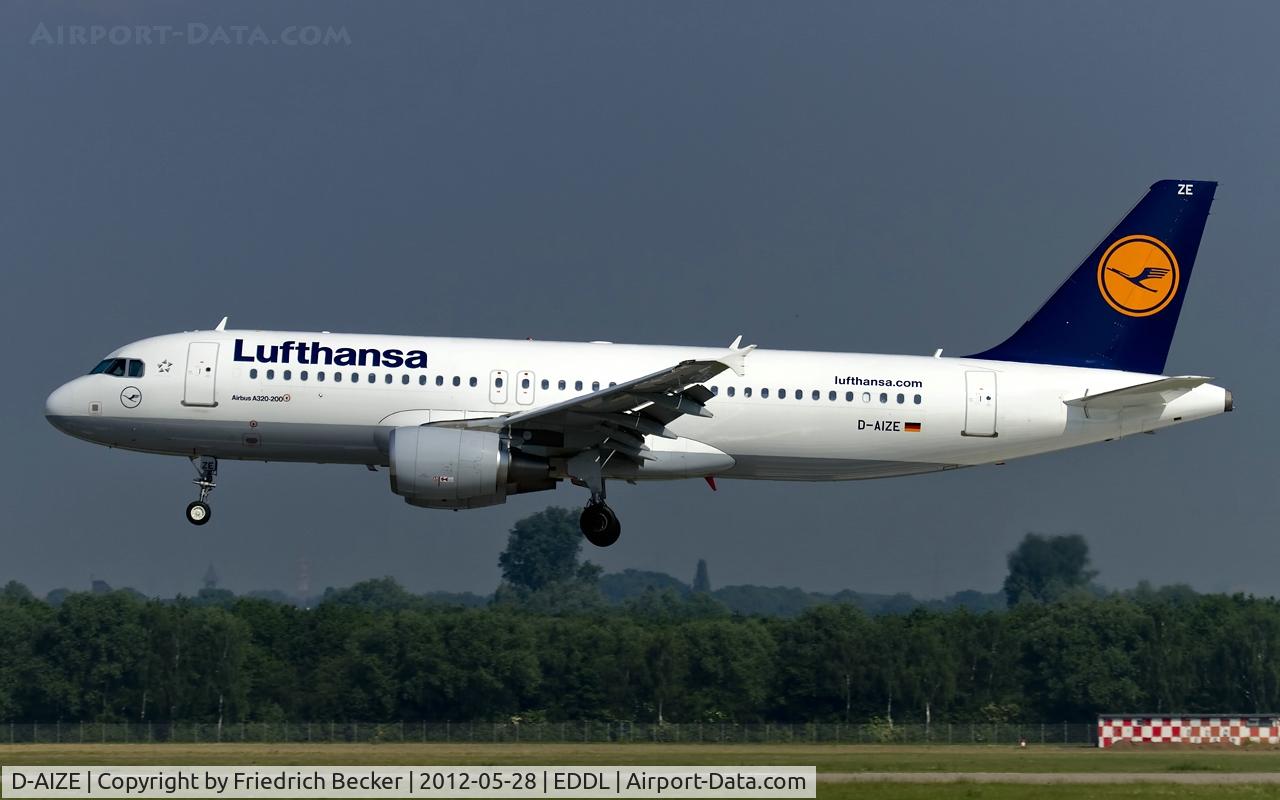 D-AIZE, 2010 Airbus A320-214 C/N 4261, short final RW23L