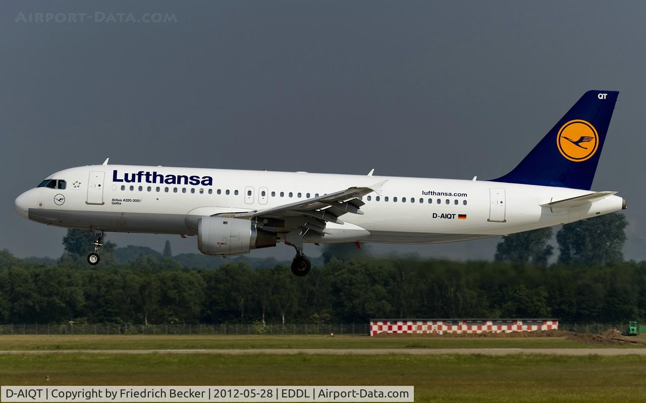 D-AIQT, 2000 Airbus A320-211 C/N 1337, short final RW23L