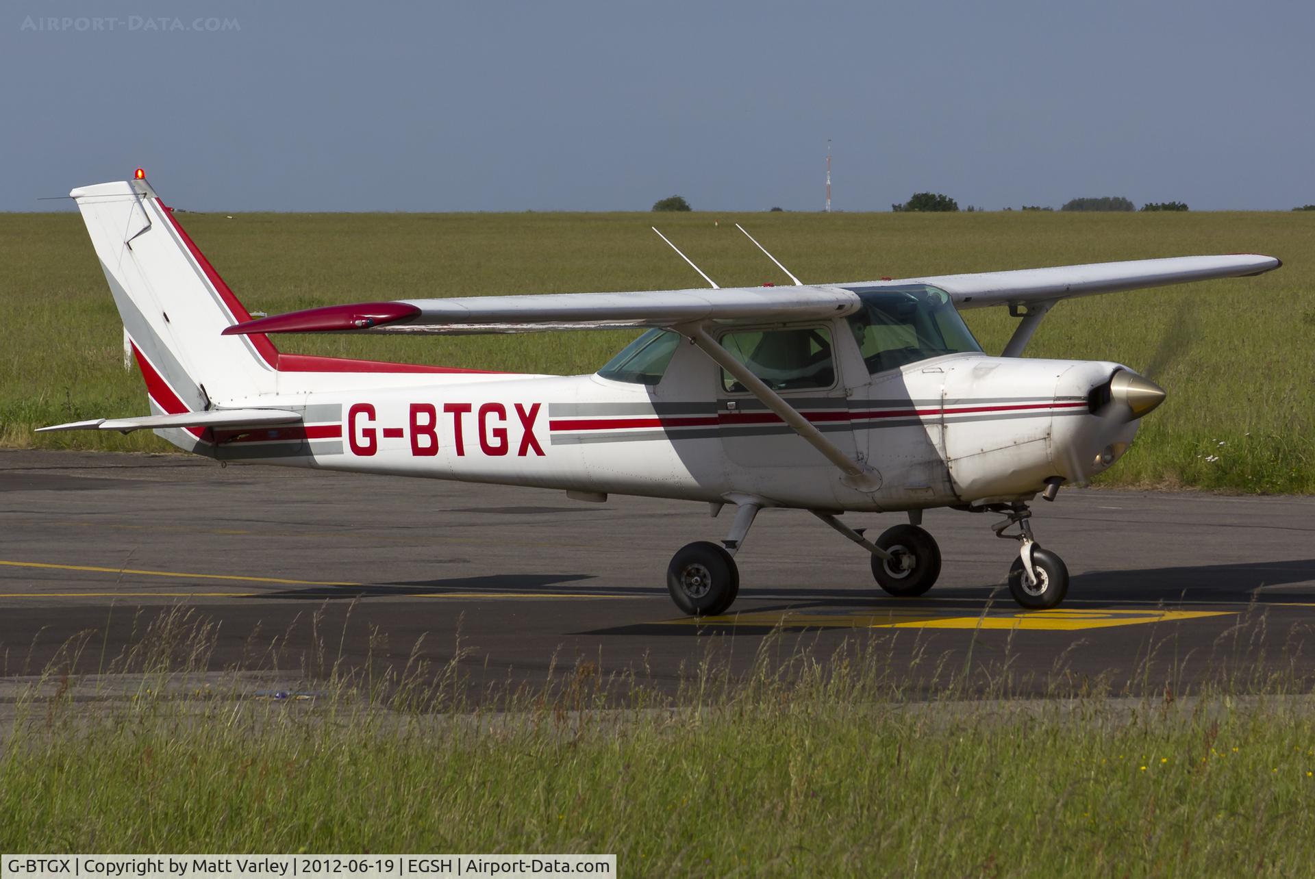 G-BTGX, 1984 Cessna 152 C/N 152-84950, Departing SaxonAir.
