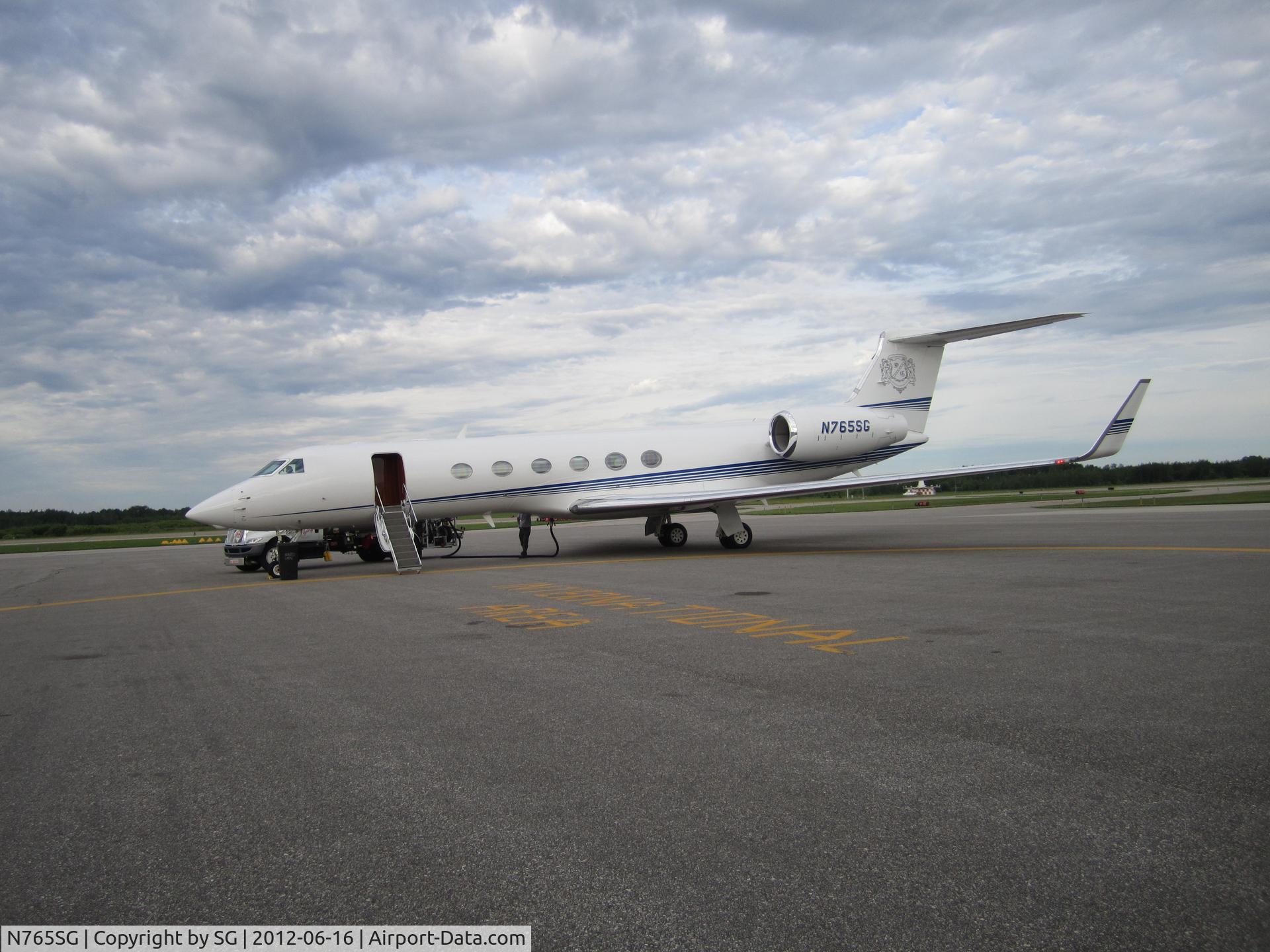 N765SG, 2002 Gulfstream Aerospace G-V Gulfstream V C/N 665, Refueling