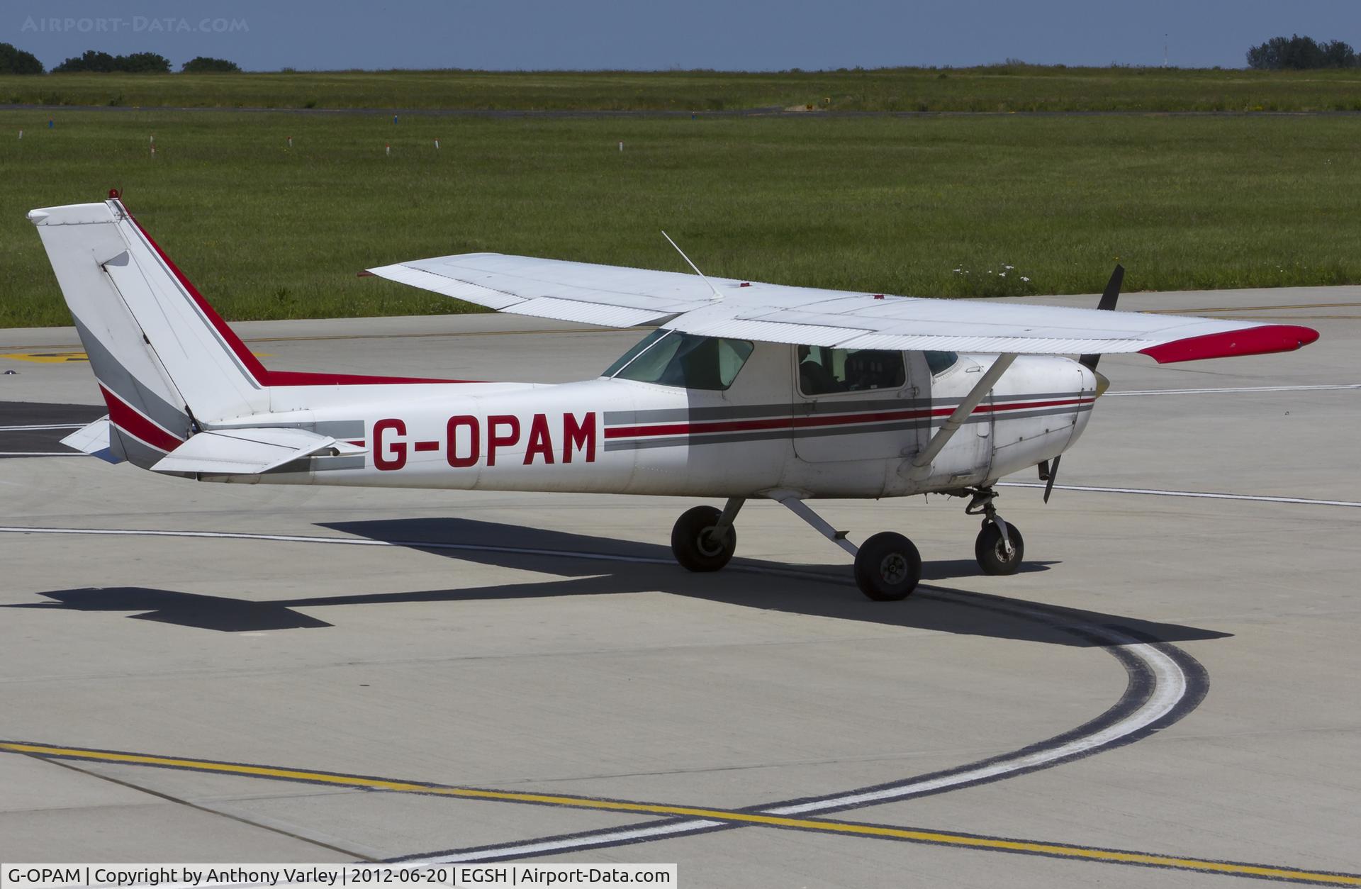 G-OPAM, 1978 Reims F152 C/N 1536, Sat on stand at SaxonAir.