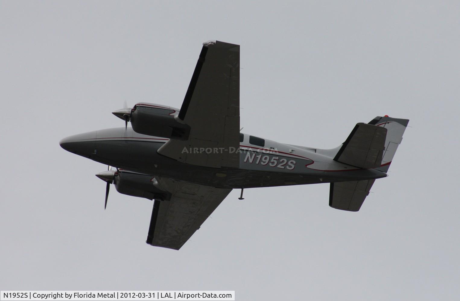 N1952S, 1973 Beech 58 Baron C/N TH-420, Beech 58