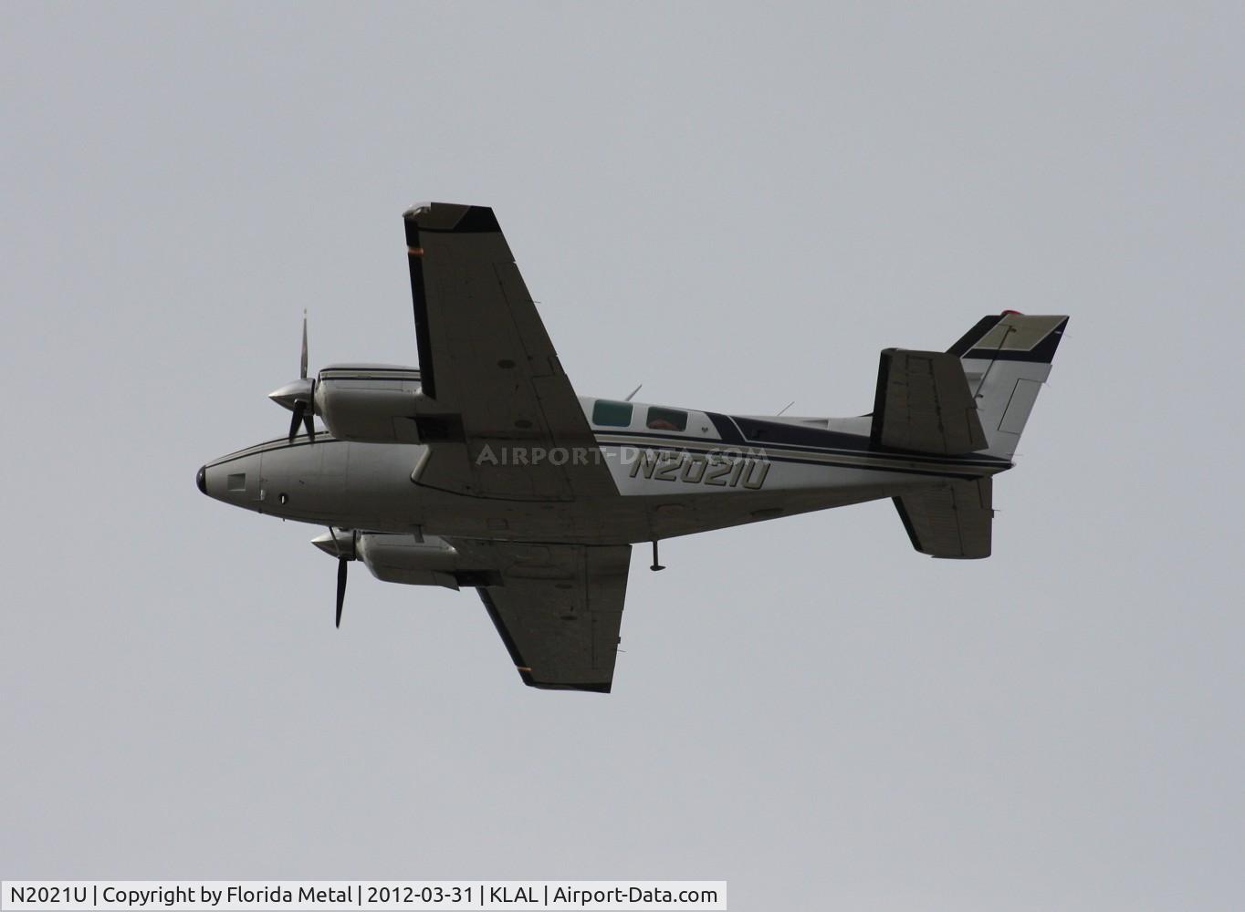 N2021U, 1978 Beech 58 Baron C/N TH-957, Beech 58