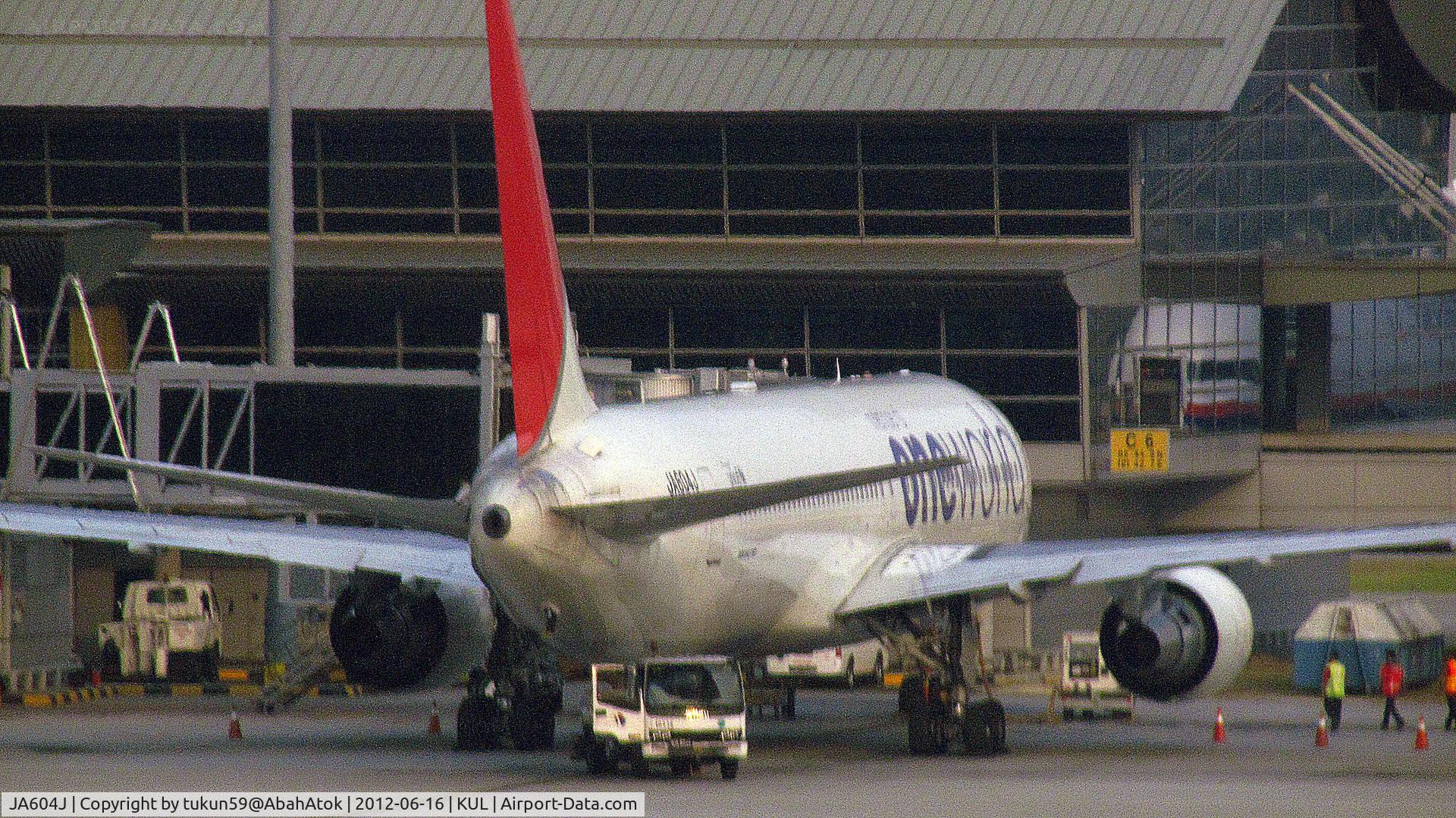 JA604J, 2003 Boeing 767-346/ER C/N 33493, Japan Airlines