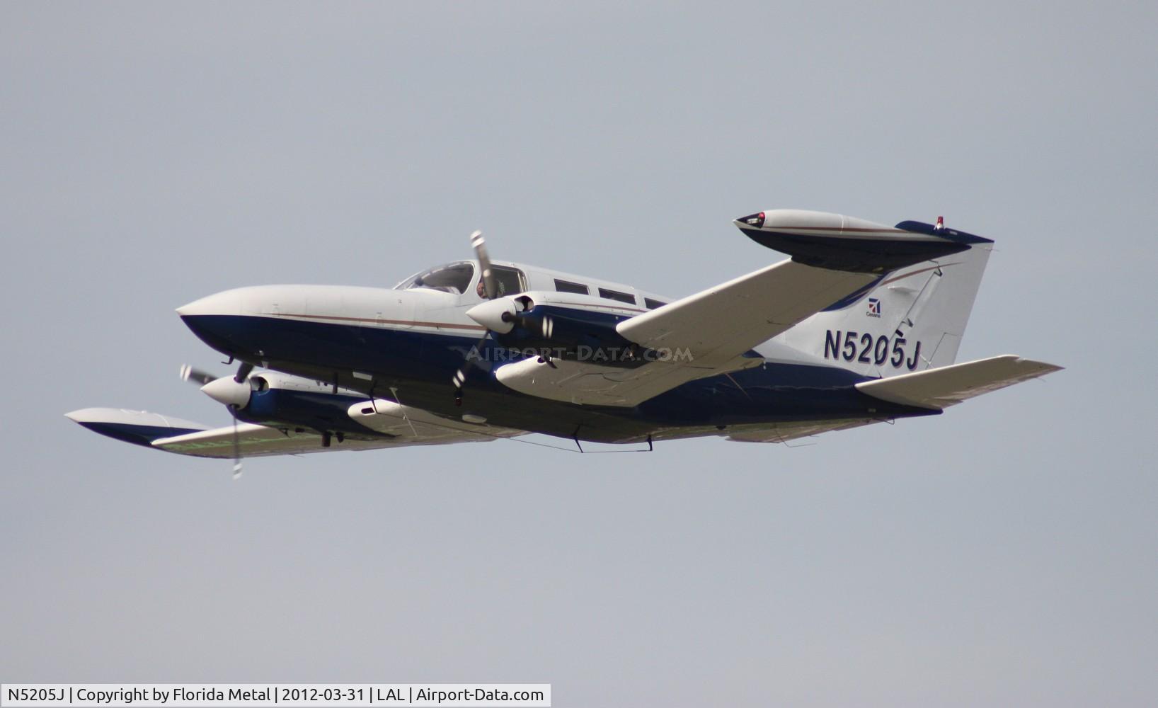 N5205J, 1975 Cessna 402B C/N 402B0892, Cessna 402B