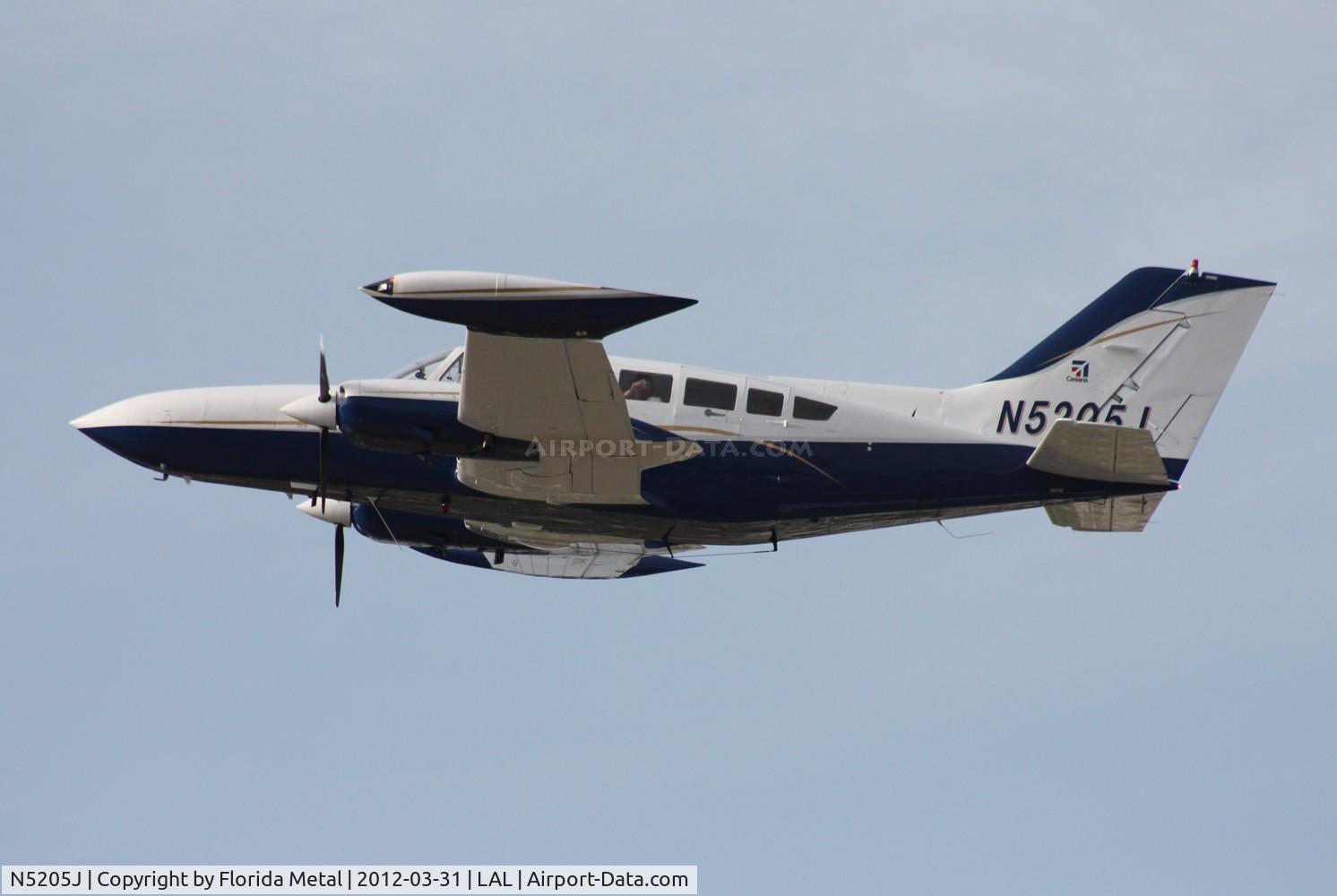 N5205J, 1975 Cessna 402B C/N 402B0892, Cessna 402B