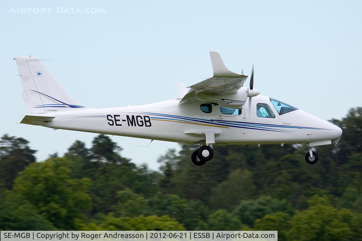 SE-MGB, 2011 Tecnam P-2006T C/N 084, On short final to runway 12