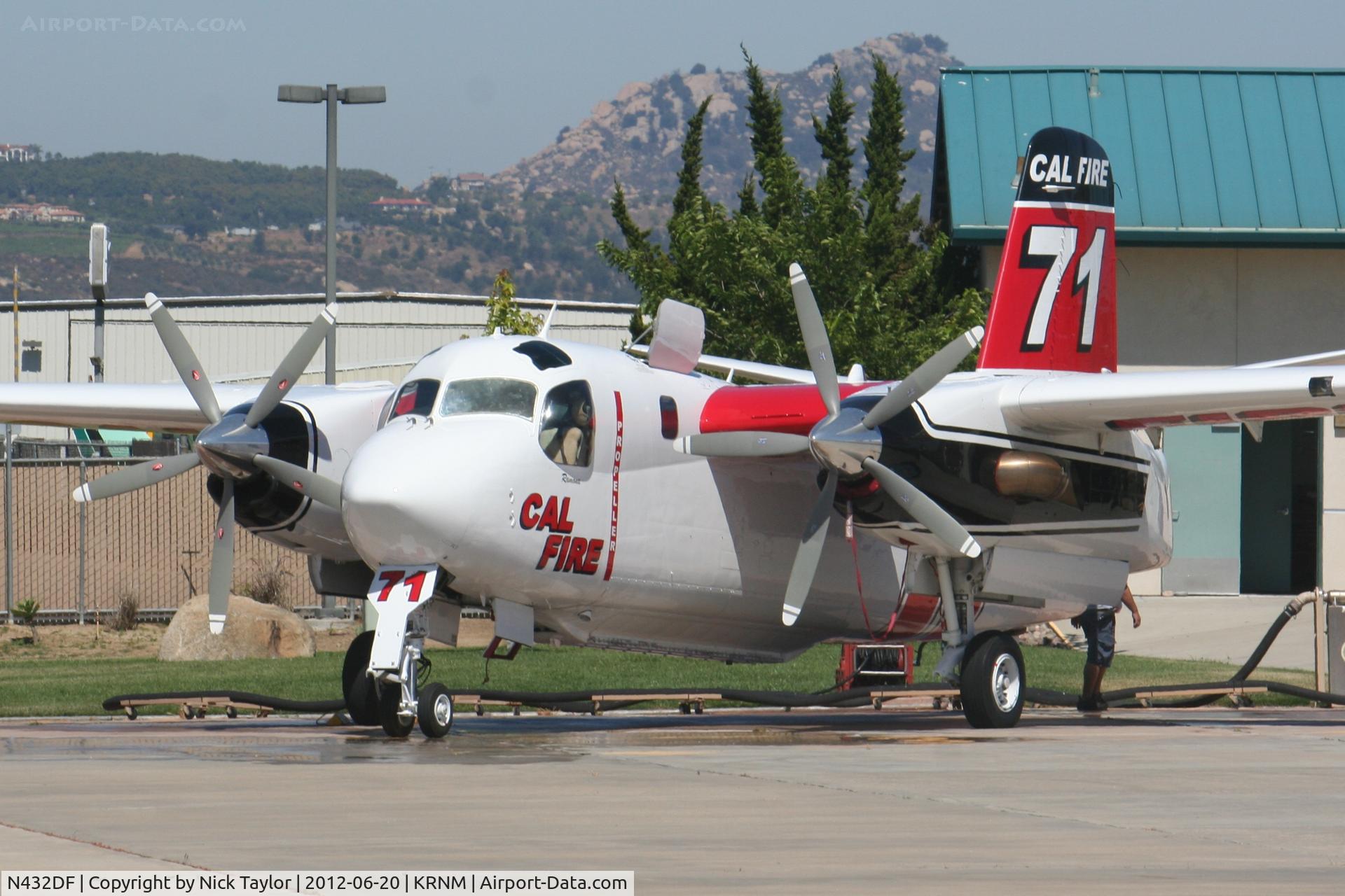 N432DF, Marsh Aviation S-2F3AT C/N 149268, Being washed