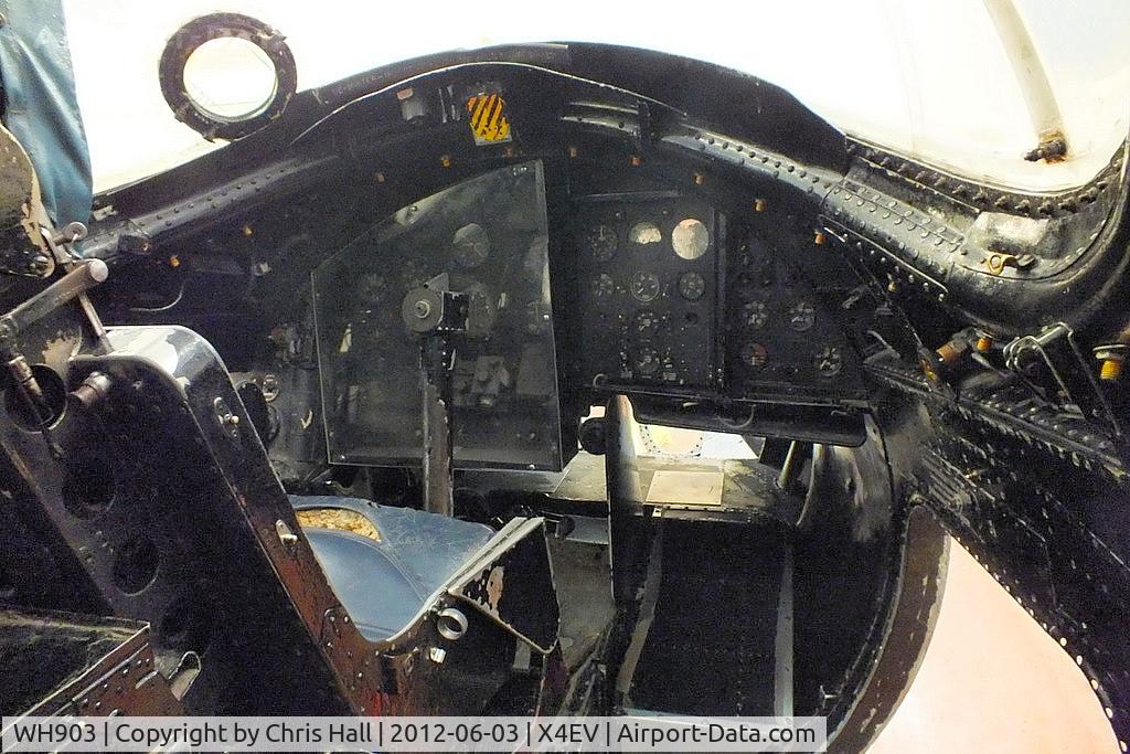 WH903, 1954 English Electric Canberra T.19 C/N SH1646, Canberra cockpit