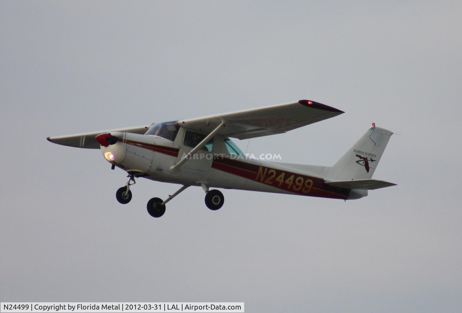 N24499, 1977 Cessna 152 C/N 15280291, Cessna 152