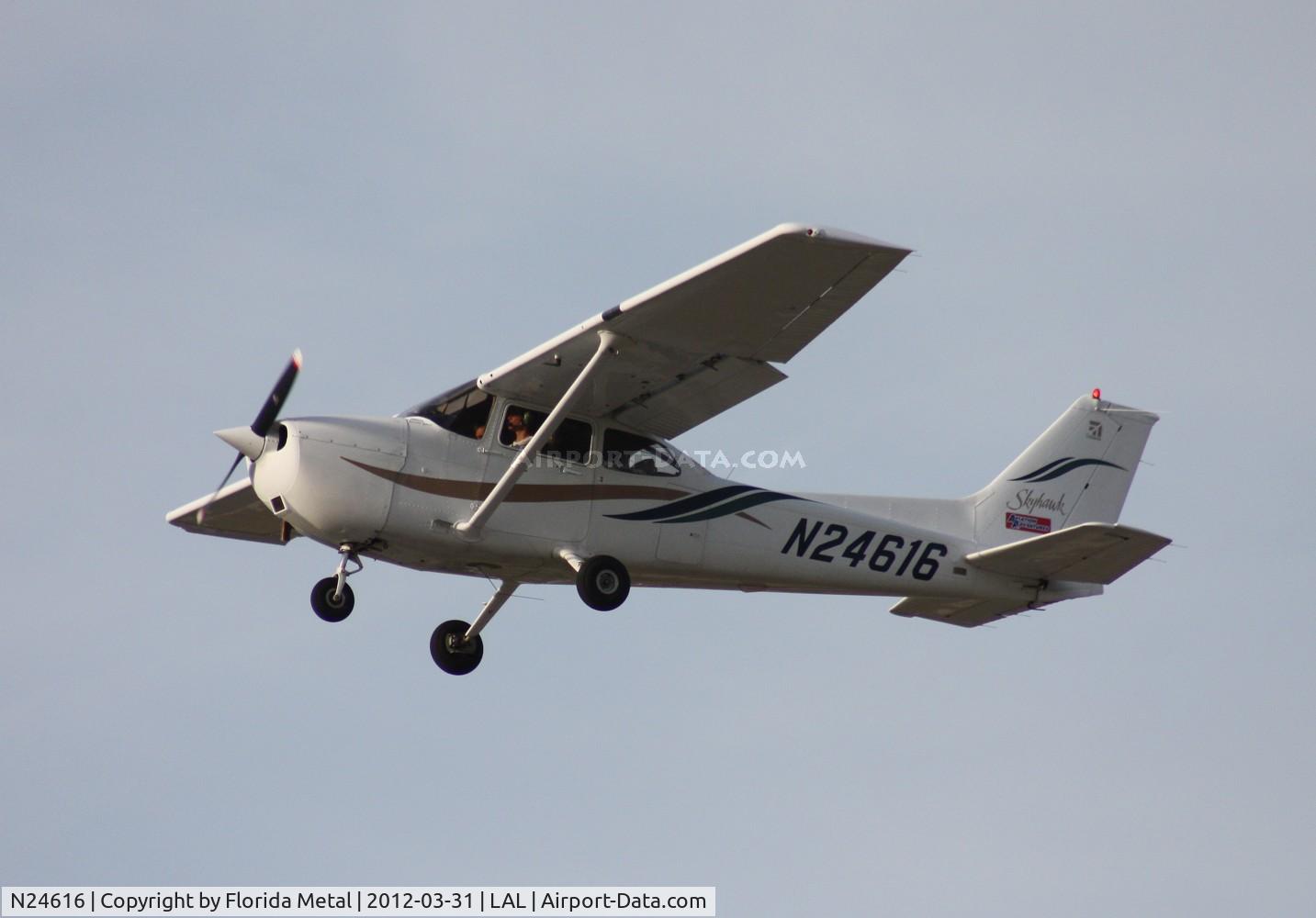 N24616, 1999 Cessna 172R C/N 17280830, Cessna 172R