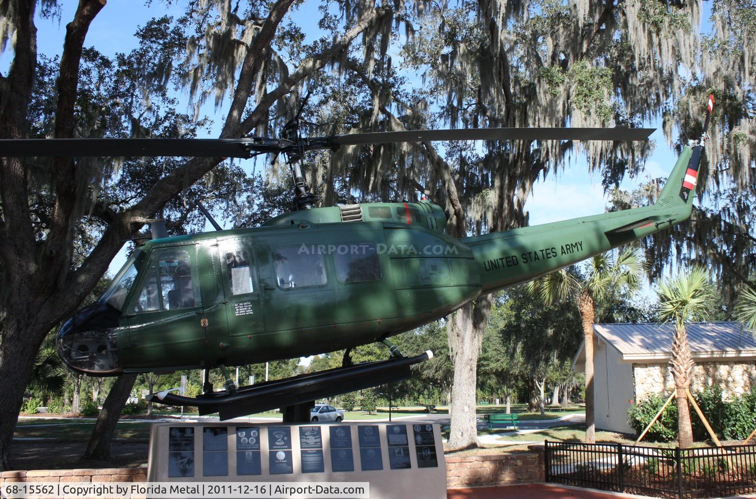 68-15562, 1968 Bell UH-1H Iroquois C/N 10492, UH-1H at Tampa Veterans Park