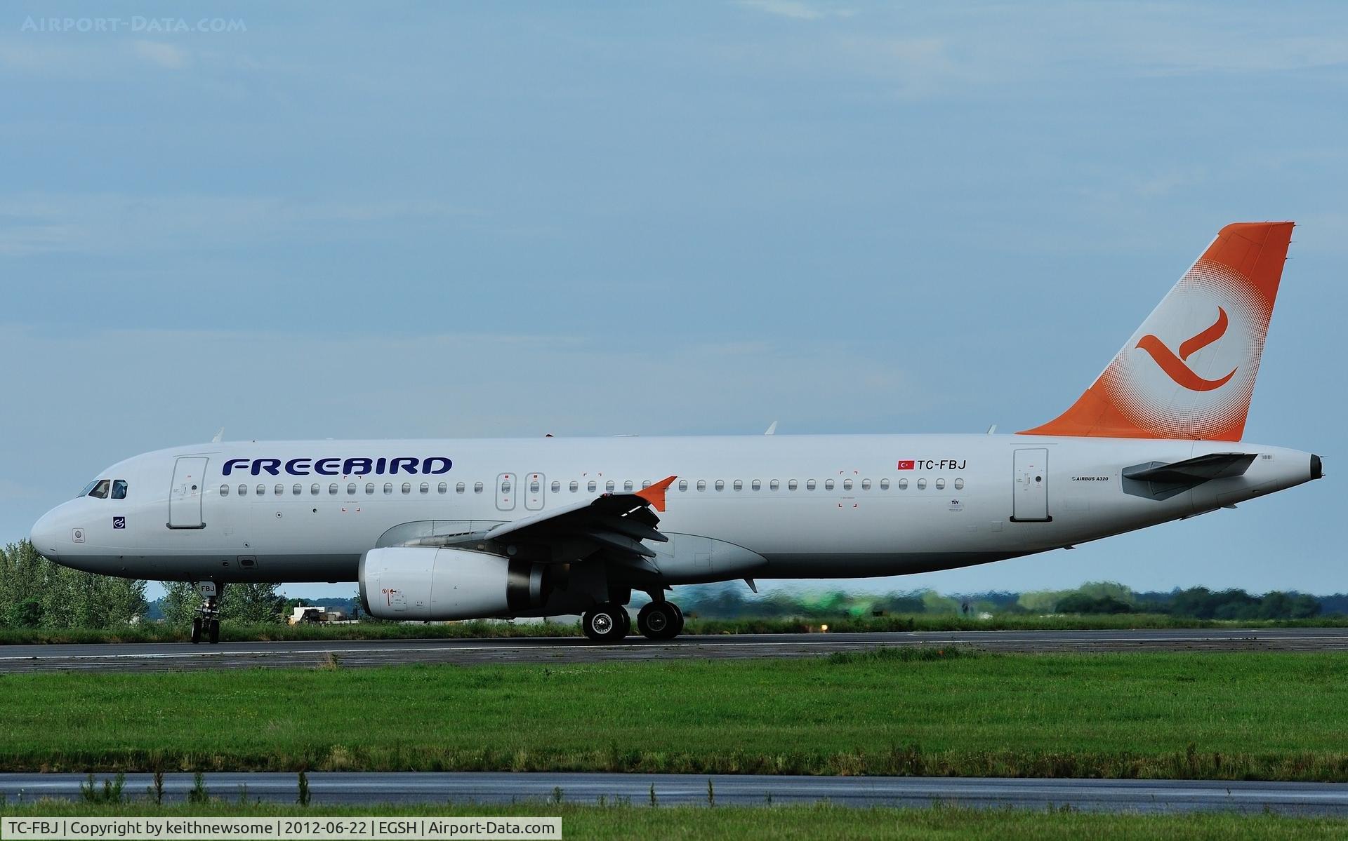 TC-FBJ, 1996 Airbus A320-232 C/N 580, Tight turn to taxy to terminal !