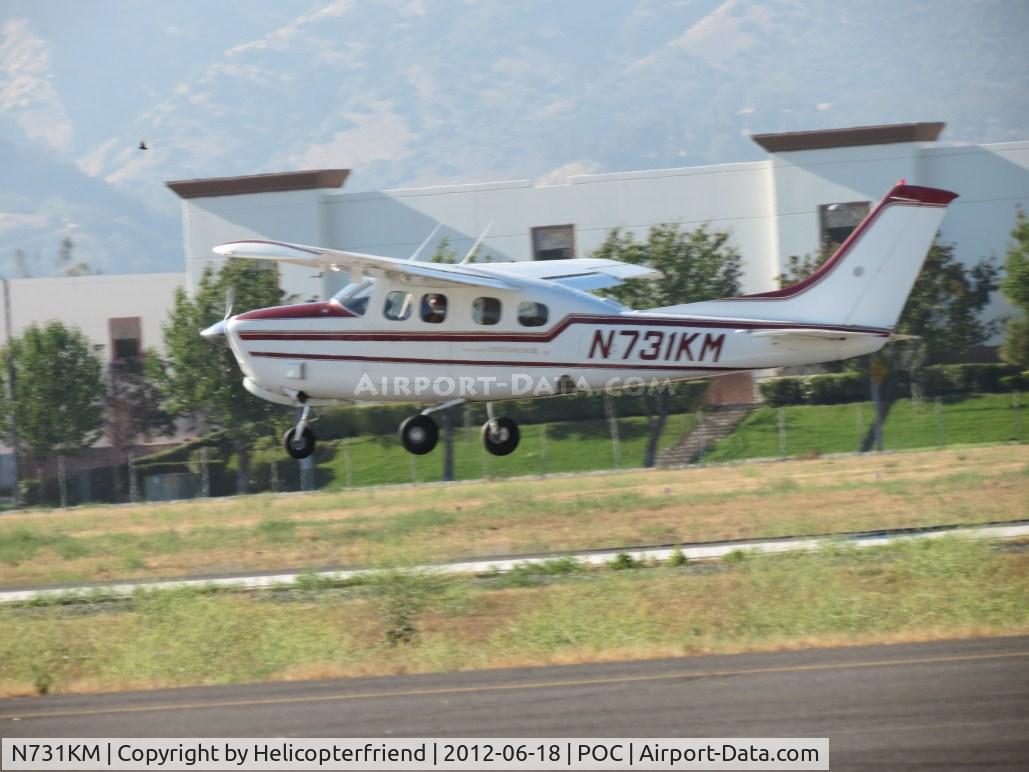 N731KM, Cessna P210N Pressurised Centurion C/N P21000484, Port side wing being lifted by a very strong gust of wind