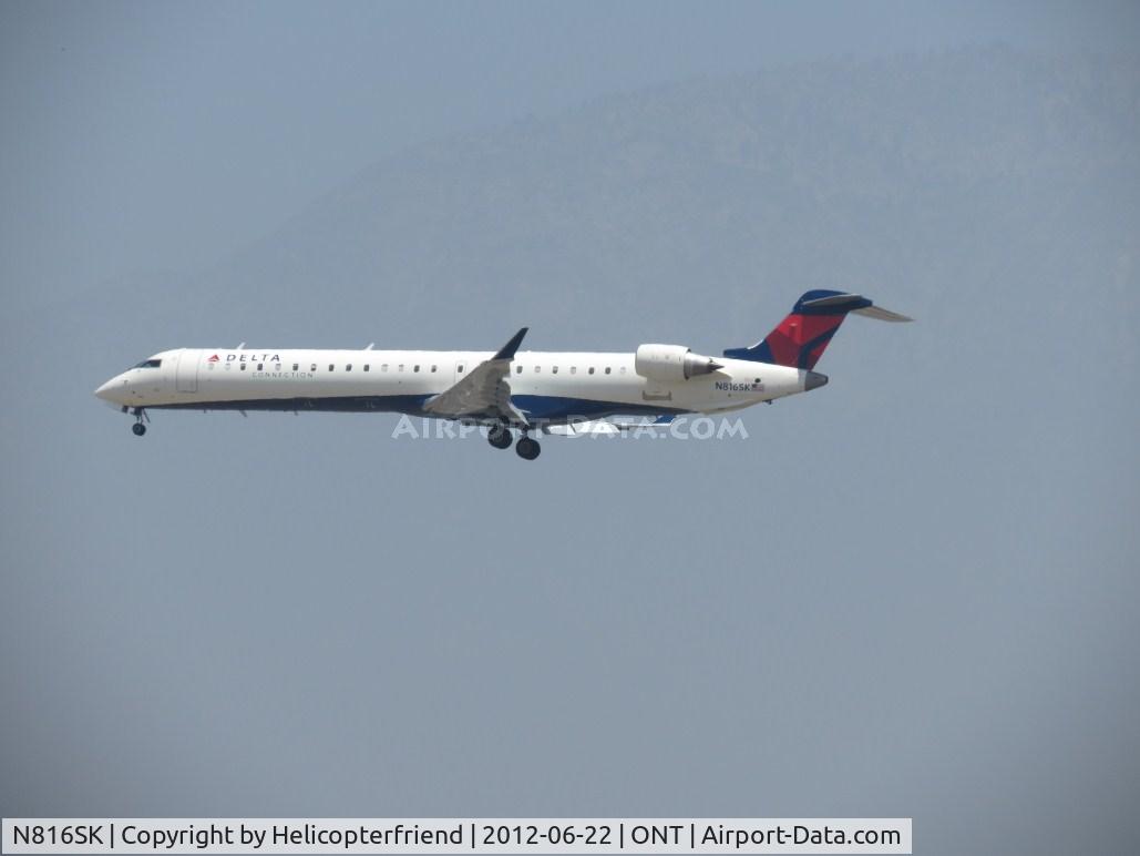 N816SK, 2006 Bombardier CRJ-900ER (CL-600-2D24) C/N 15105, On final for 26R