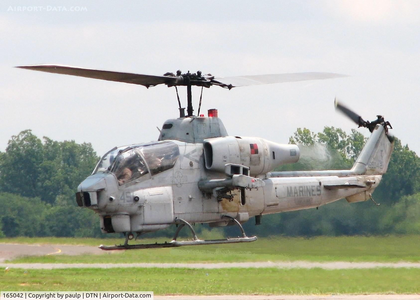 165042, Bell AH-1W Super Cobra C/N 26304, Departing Downtown Shreveport.