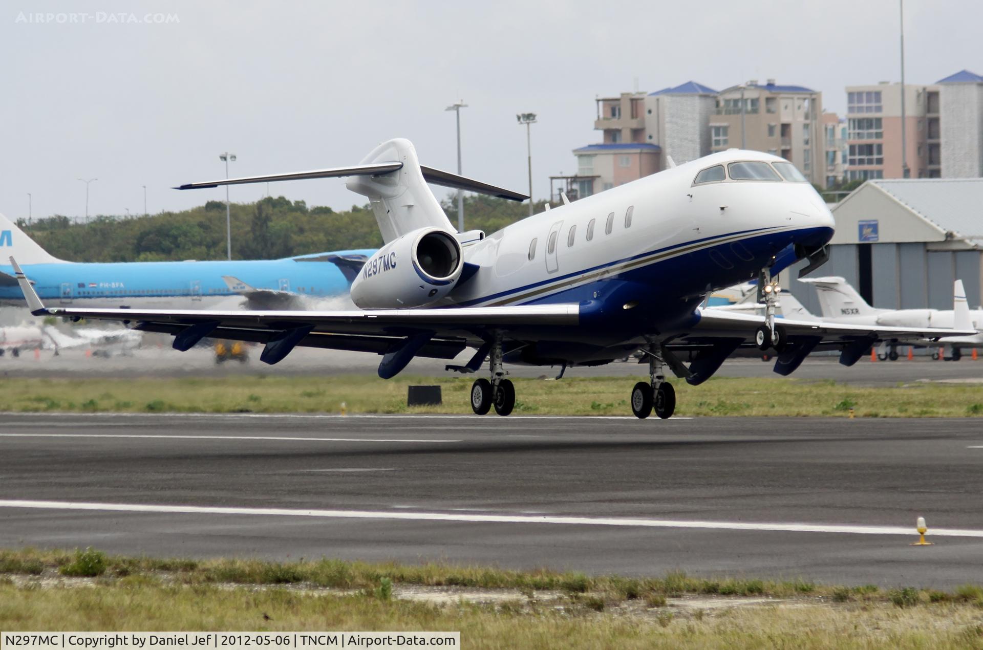 N297MC, 2006 Bombardier Challenger 300 (BD-100-1A10) C/N 20127, N297MC