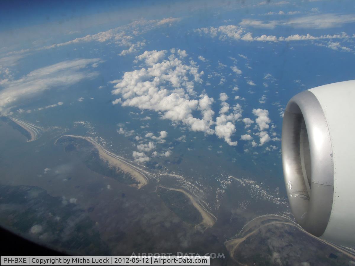 PH-BXE, 2000 Boeing 737-8K2 C/N 29595, Frisean Islands, enroute HEL-AMS