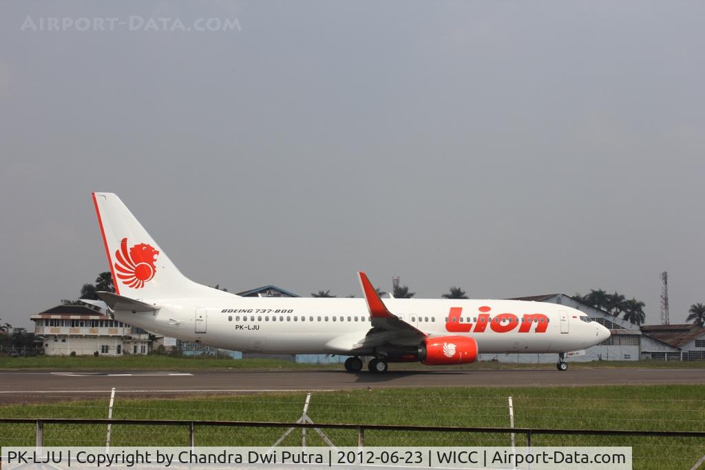 PK-LJU, 2012 Boeing 737-8GP C/N 37294, Take off runway 29