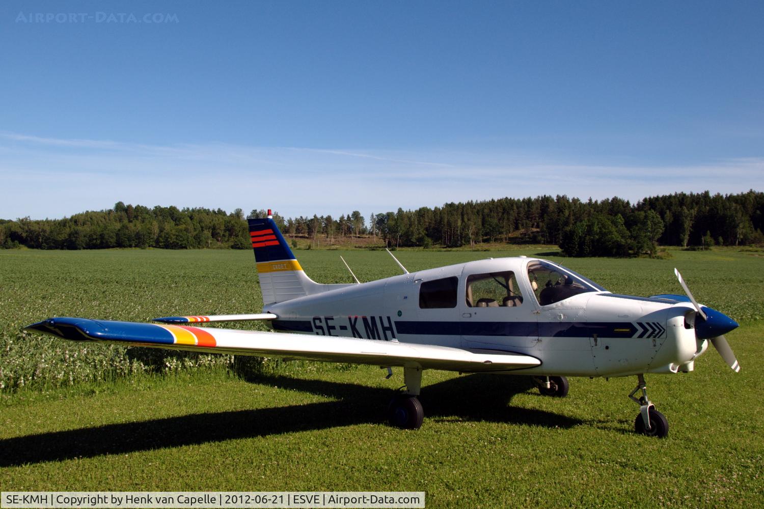 SE-KMH, 1989 Piper PA-28-161 C/N 2841277, Piper Cadet of Linköpings Flygklubb parked at Stegeborg airstrip, Sweden.