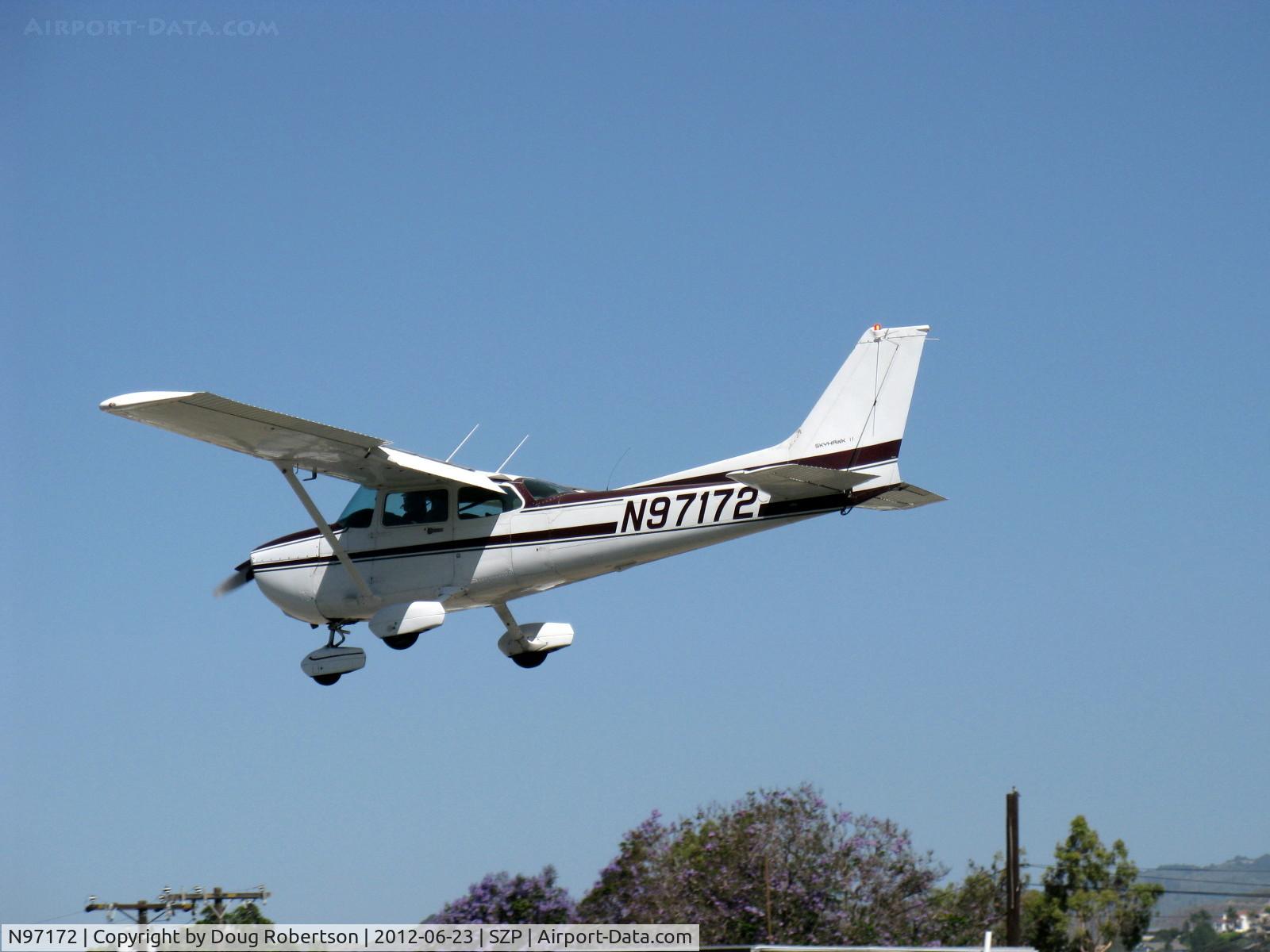 N97172, 1984 Cessna 172P C/N 17276162, 1984 Cessna 172P SKYHAWK, Lycoming O-320-D2J 160 Hp, on final Rwy 22