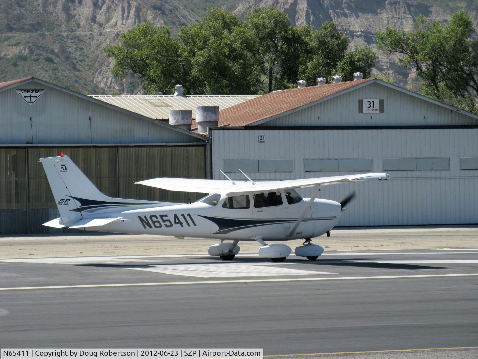 N65411, 2004 Cessna 172S C/N 172S9714, 2004 Cessna 172S SKYHAWK II SP, Lycoming IO-360-L2A 180 Hp, set for takeoff Rwy 22