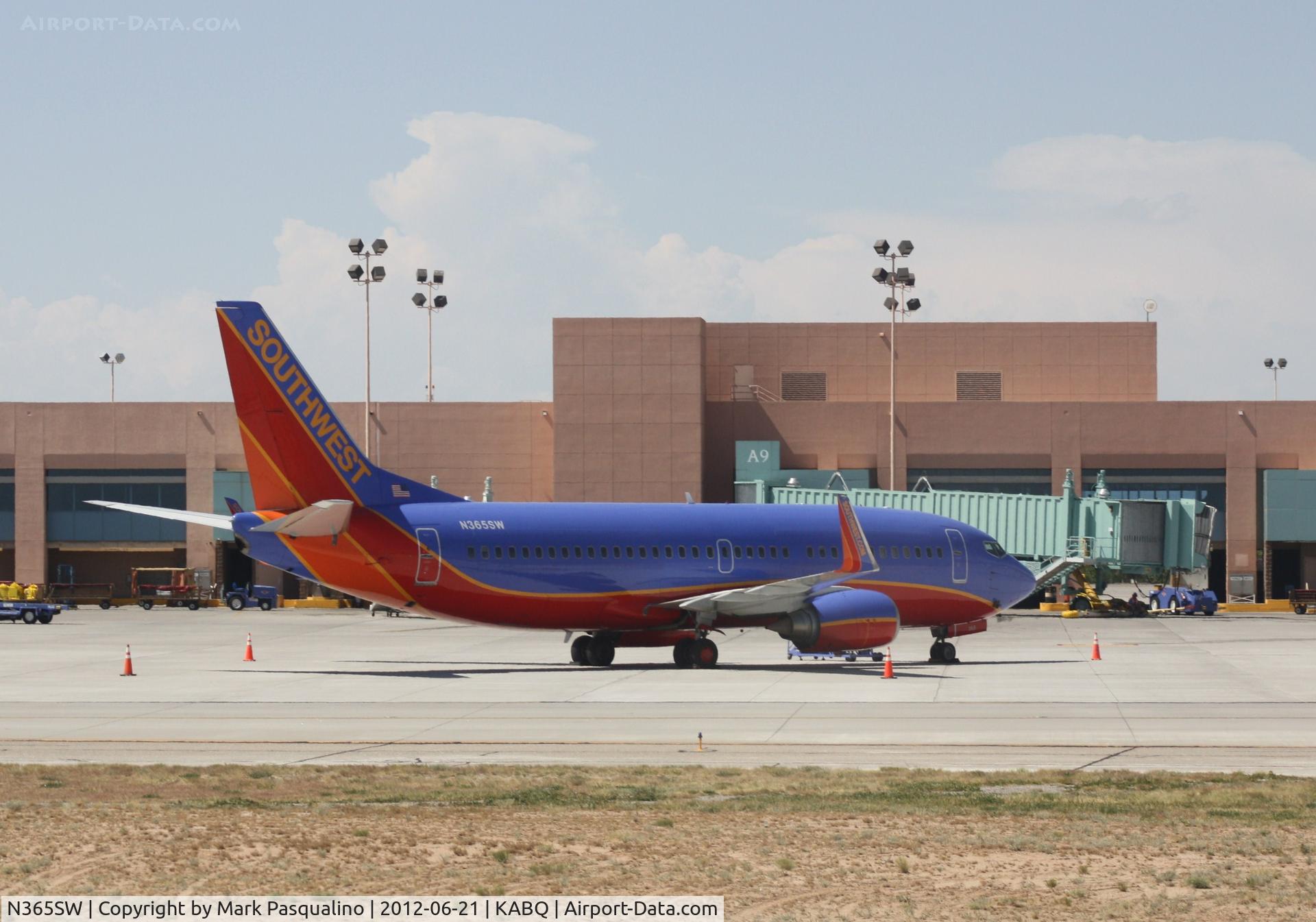 N365SW, 1993 Boeing 737-3H4 C/N 26576, Boeing 737-300