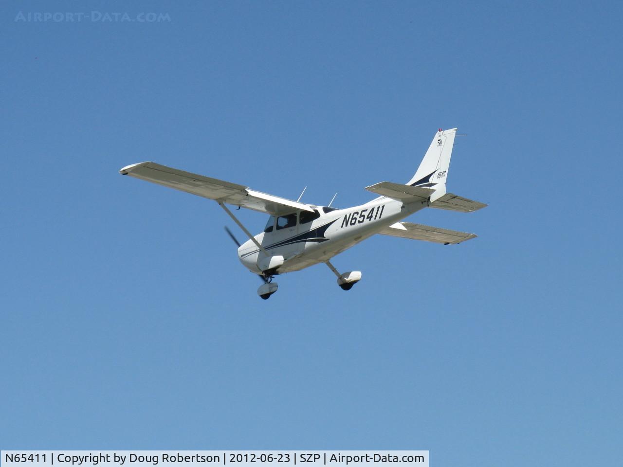 N65411, 2004 Cessna 172S C/N 172S9714, 2004 Cessna 172S SKYHAWK II SP, Lycoming IO-360-L2A 180 Hp, on final Rwy 22