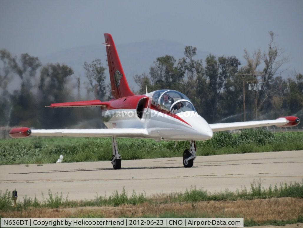 N656DT, 1984 Aero L-39 Albatros C/N 433149, Looking north and observing the hot exhaust while engine being runup