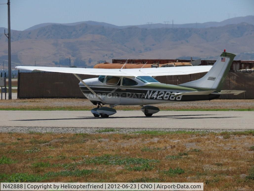 N42888, 1968 Cessna 182L Skylane C/N 18259235, Taxiing to the runway