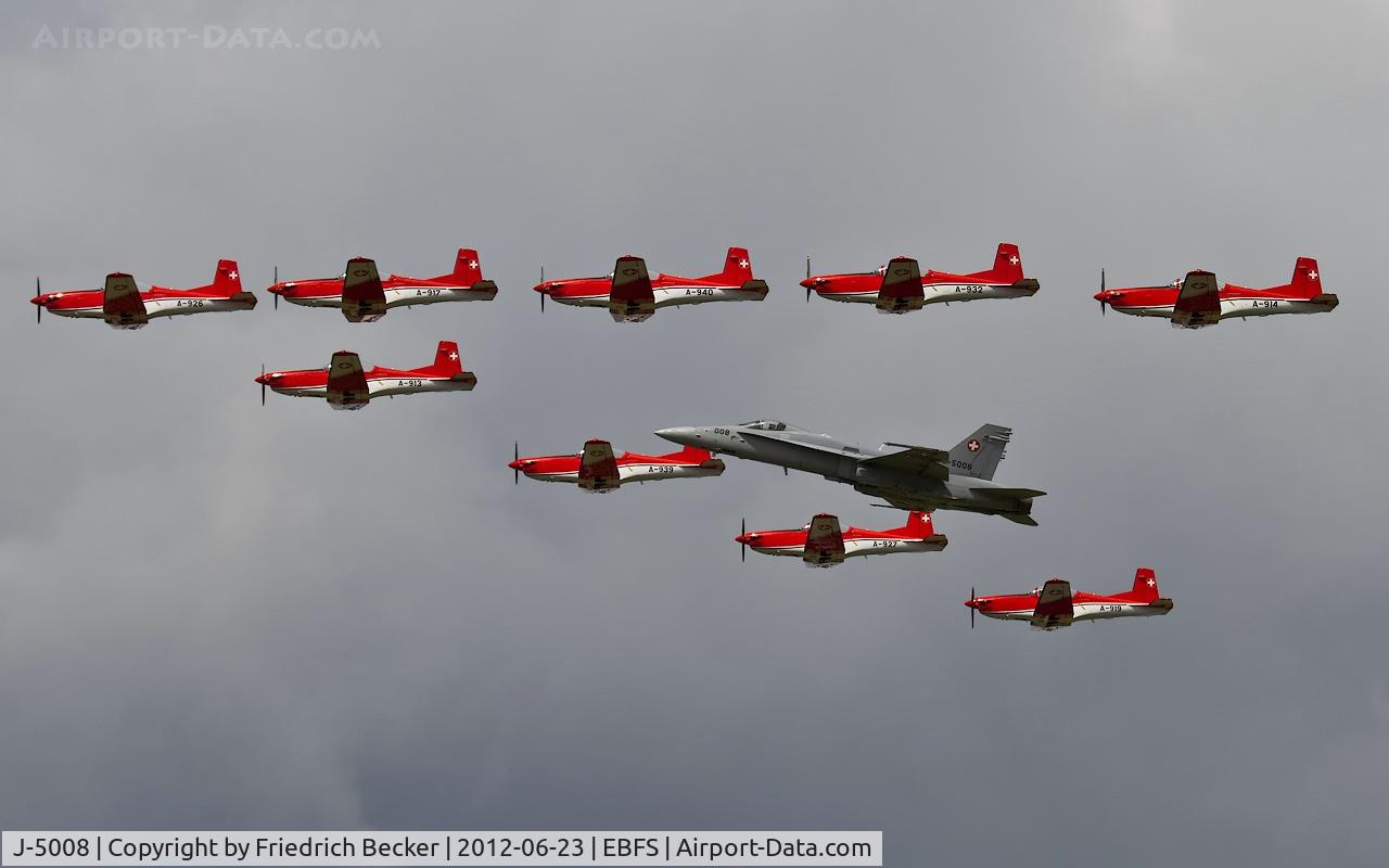 J-5008, McDonnell Douglas F/A-18C Hornet C/N 1336/SFC008, Swiss formation during the Florennes International Air Show