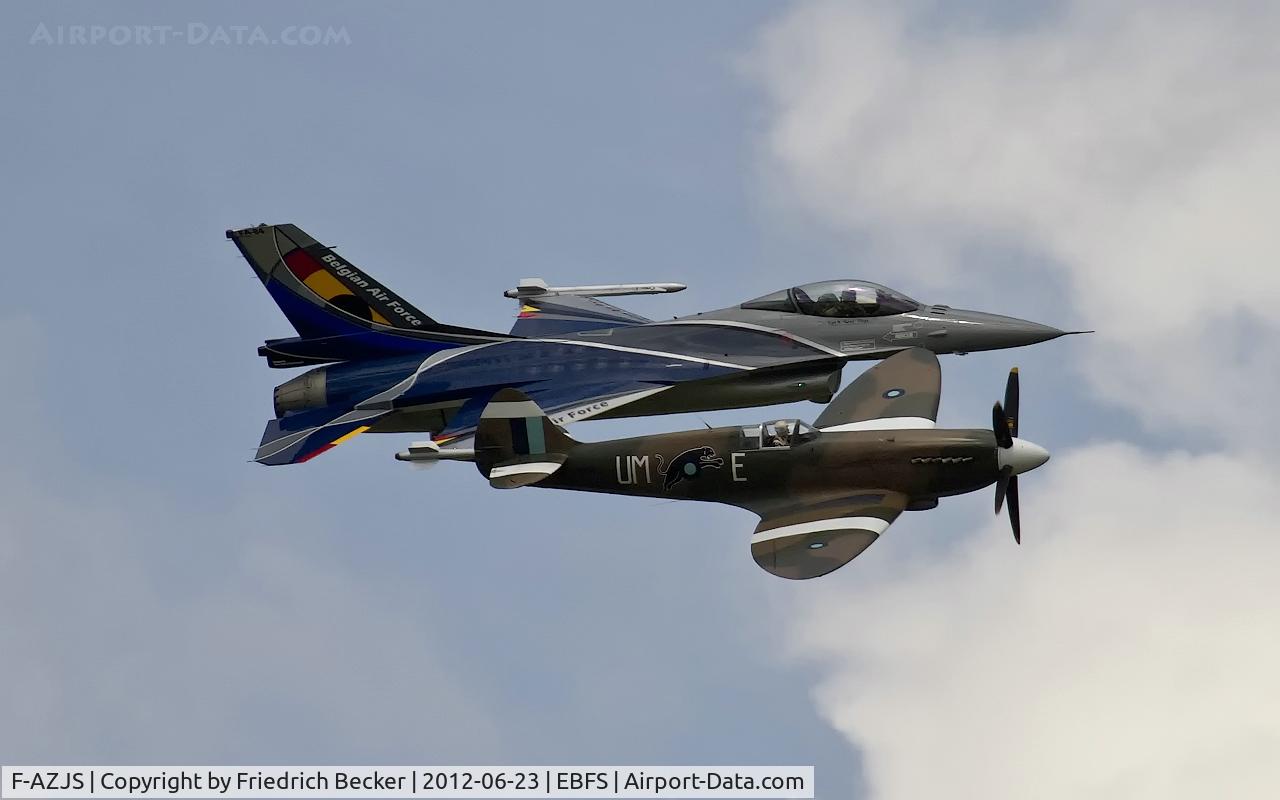 F-AZJS, 1944 Supermarine 389 Spitfire PR.XIX C/N 6S/585110, formation flight, together with FA-84