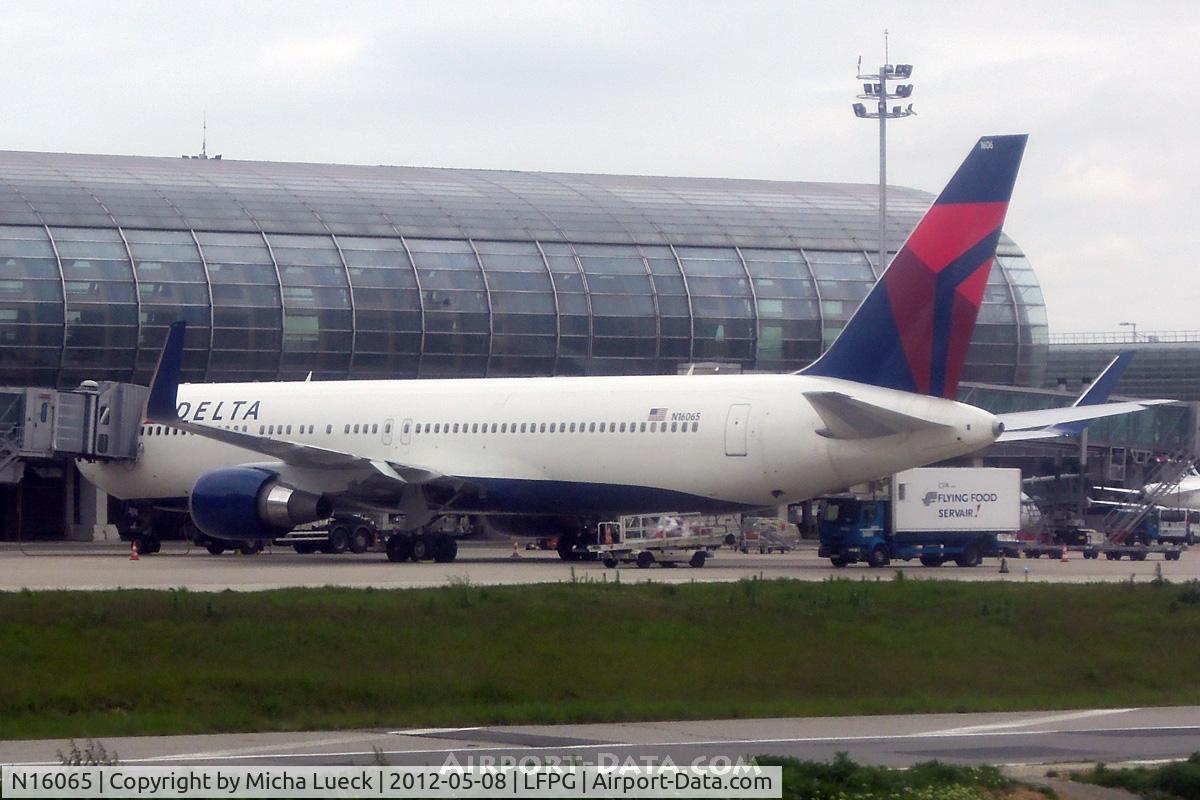 N16065, 1999 Boeing 767-332 C/N 30199, At Charles de Gaulle