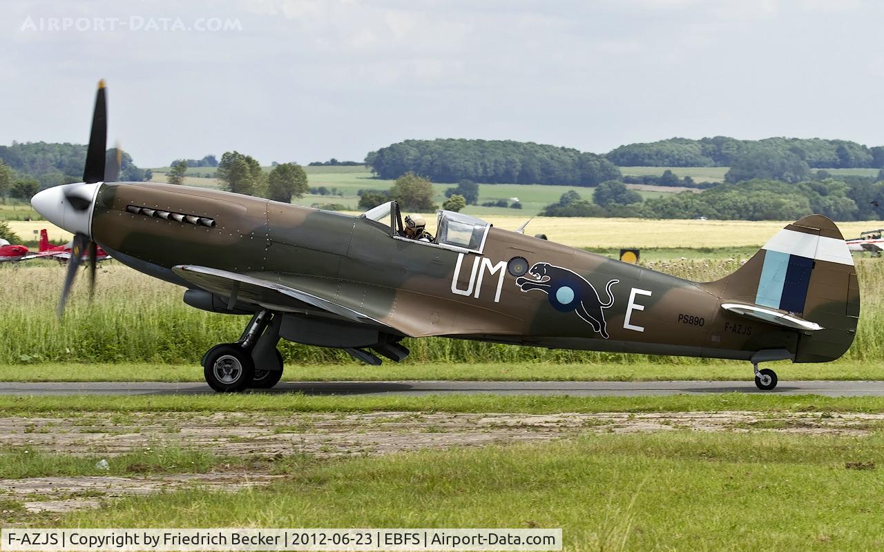 F-AZJS, 1944 Supermarine 389 Spitfire PR.XIX C/N 6S/585110, taxying to the active