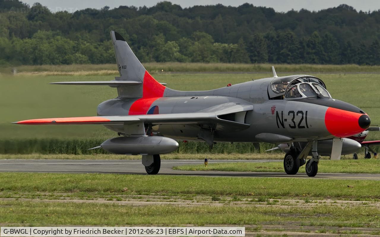 G-BWGL, 1959 Hawker Hunter T.8C C/N 41H/695946, taxying to the flightline