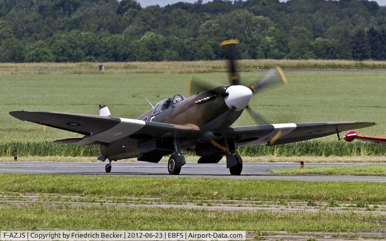 F-AZJS, 1944 Supermarine 389 Spitfire PR.XIX C/N 6S/585110, taxying to the flightline