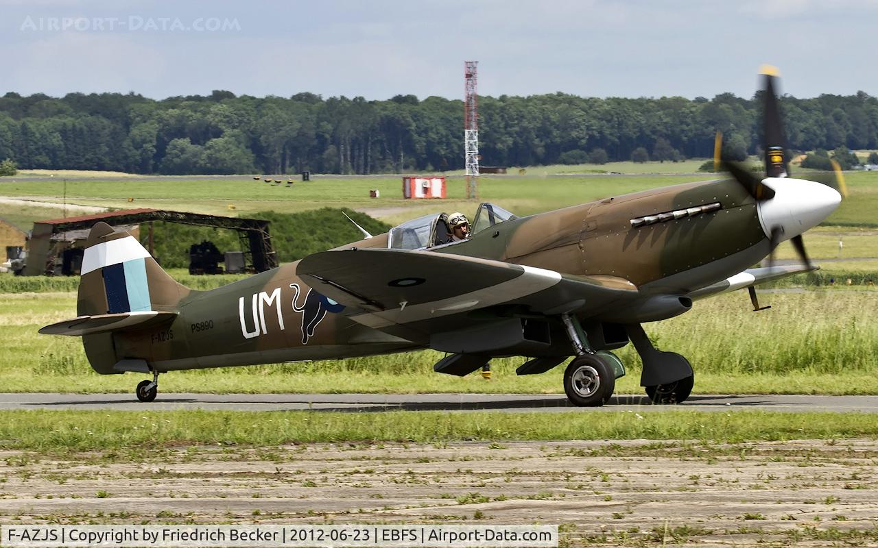 F-AZJS, 1944 Supermarine 389 Spitfire PR.XIX C/N 6S/585110, taxying to the flightline