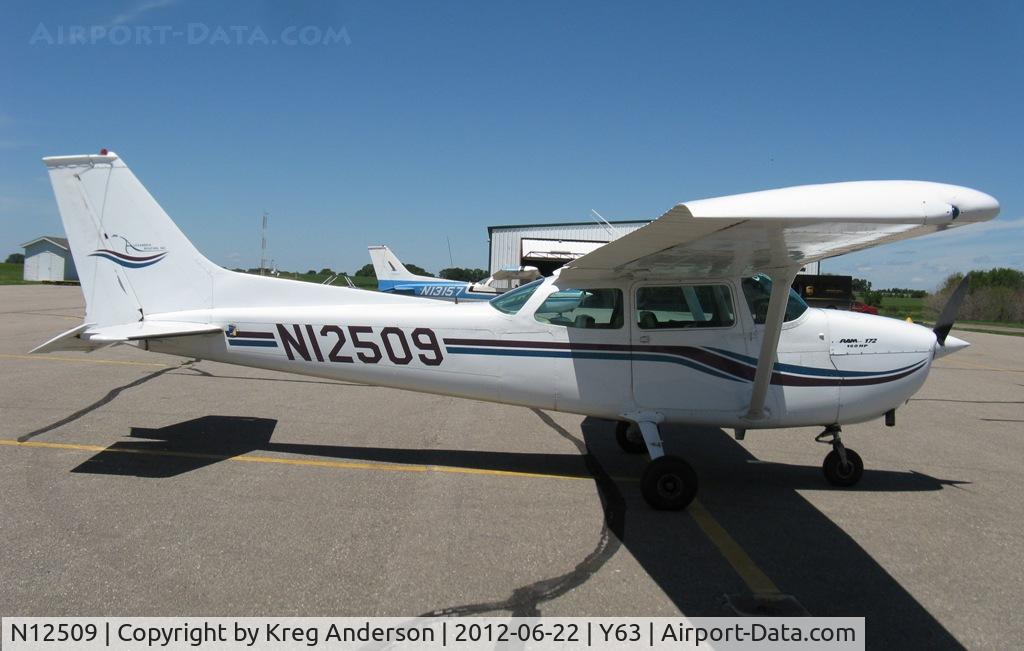 N12509, 1973 Cessna 172M C/N 17262030, Cessna 172M Skyhawk on the line in Elbow Lake, MN.