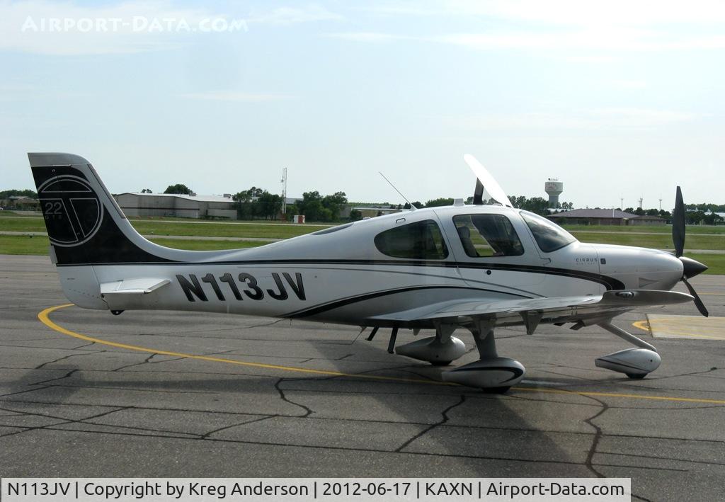 N113JV, 2012 Cirrus SR22T C/N 0283, Cirrus SR22T at the fuel pump.