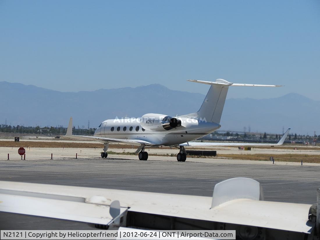 N2121, 1989 Gulfstream Aerospace Gulfstream IV C/N 1117, Activity complted and taxiing towards runway 26L for take off