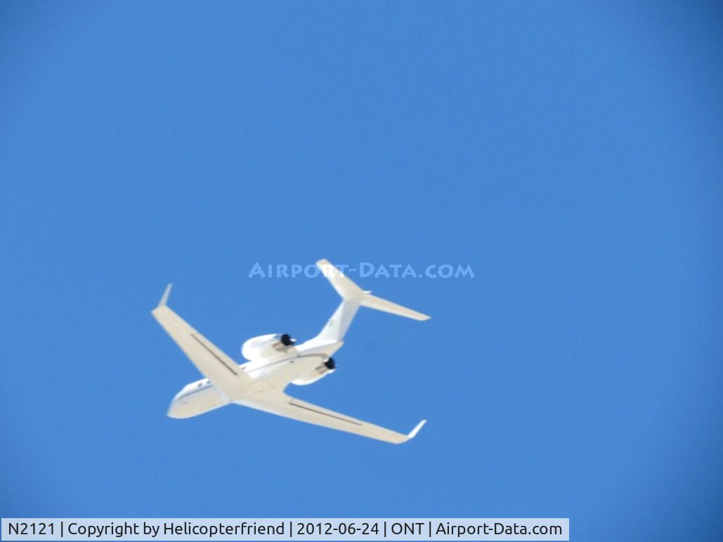 N2121, 1989 Gulfstream Aerospace Gulfstream IV C/N 1117, Airbourne and climbing out, gear already retracted