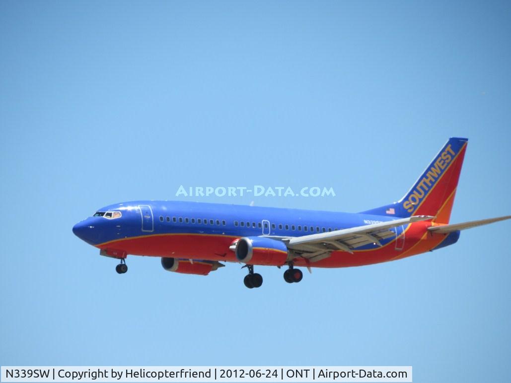 N339SW, 1988 Boeing 737-3H4 C/N 24090, On final for 26R
