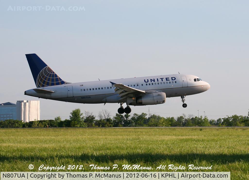 N807UA, 1998 Airbus A319-131 C/N 798, United A-319 touching down on 9R for a early morning arrival at PHL.