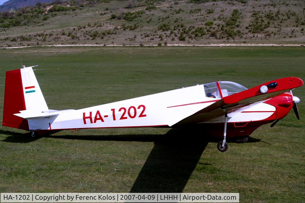 HA-1202, 2000 Scheibe SF-25C Falke C/N 4434, Hármashatárhegy