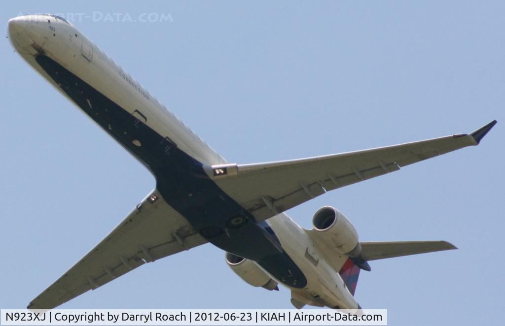 N923XJ, 2008 Bombardier CRJ-900ER (CL-600-2D24) C/N 15177, A Delta Connection (ship 923) takes off runway 9.
